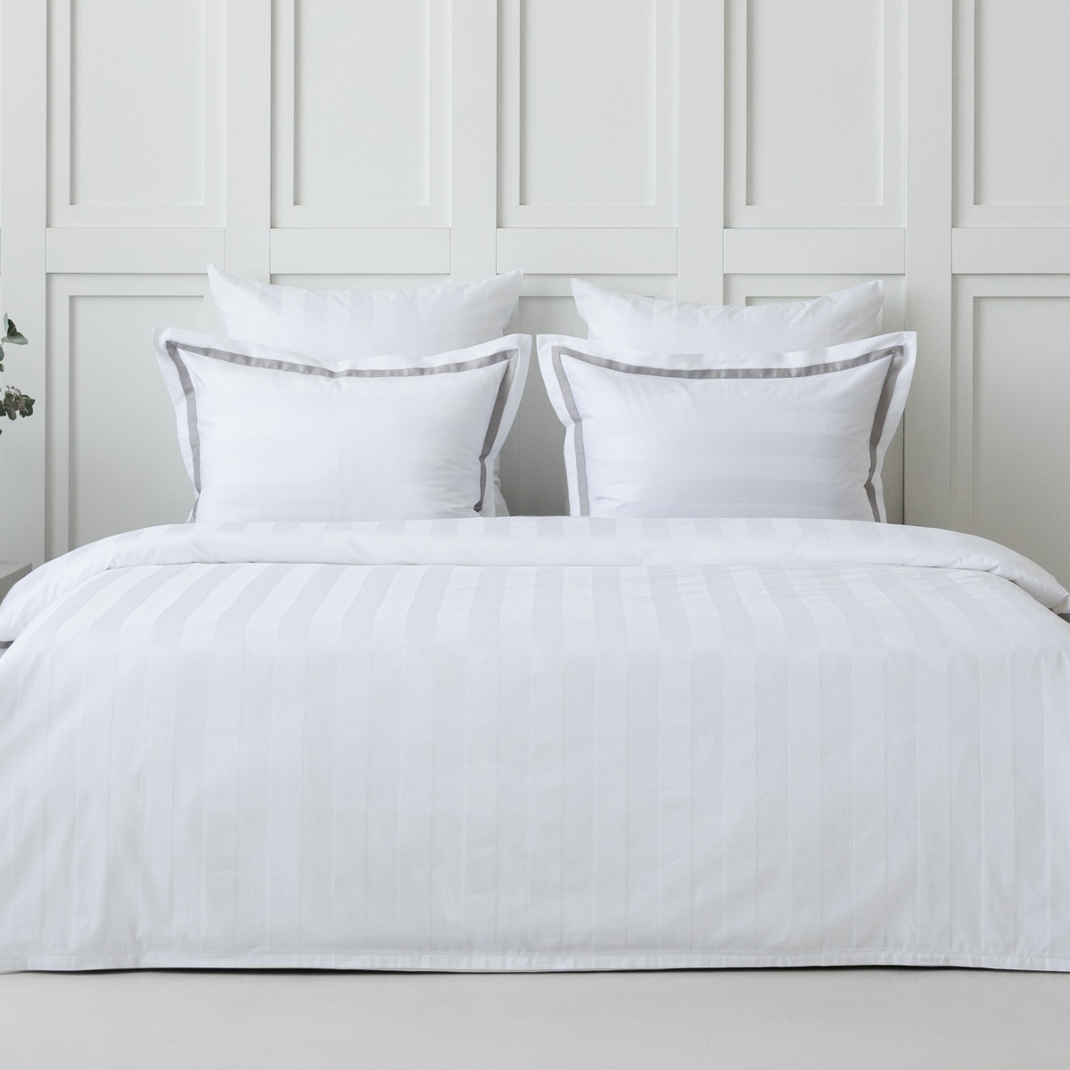 Постельное бельё Мако-сатин | ПОСТЕЛЬНОЕ БЕЛЬЁ С ПРОСТЫНЕЙ НА РЕЗИНКЕ БЕЛОСНЕЖНЫЙ