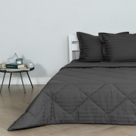 ПОСТЕЛЬНОЕ БЕЛЬЁ СТРАЙП-САТИН С ОДЕЯЛОМ 2 НАВОЛОЧКИ ТЕМНО-СЕРЫЙ